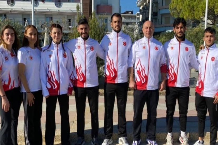 KICK BOKS Dünya Şampiyonasında İzmirli Sporcu Ve Antrenörlerimizden Büyük Başarı