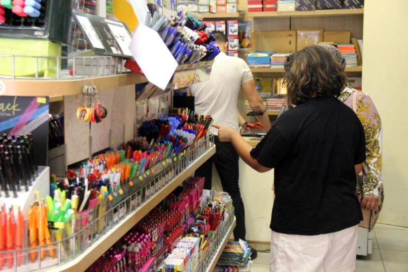 Kırtasiyeye giden veliler büyük şaşkınlık yaşadı! Raflardaki etiketlerde bariz değişim var