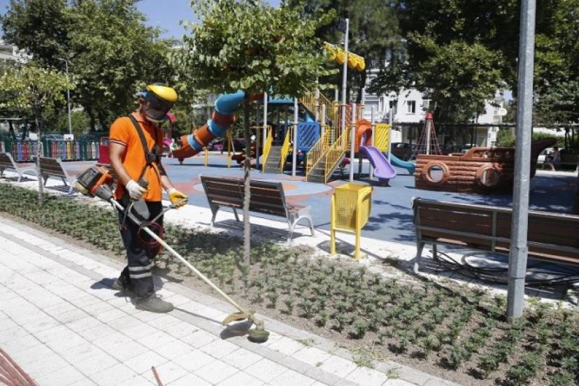 Konak’ın Parklarına Hijyen Operasyonu