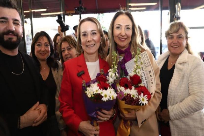 Konak’ta coşkulu kadın buluşması: Nazlıaka’dan Mutlu’ya övgü dolu sözler