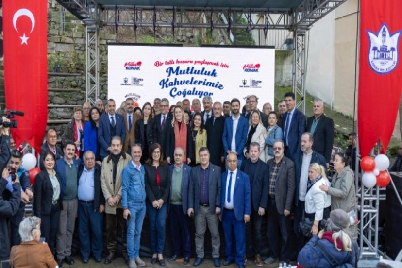 Konak’ta emeklilere müjde: ‘Mutluluk Kahveleri’ne 3 şube birden