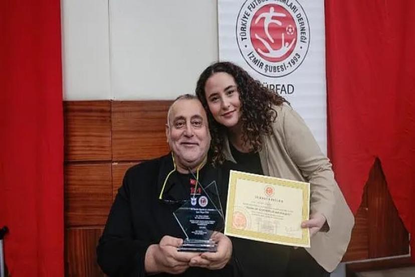 Konak'ta Vefa Gecesi: Erhan Gölbey Spora Katkılarından Dolayı Ödüllendirildi