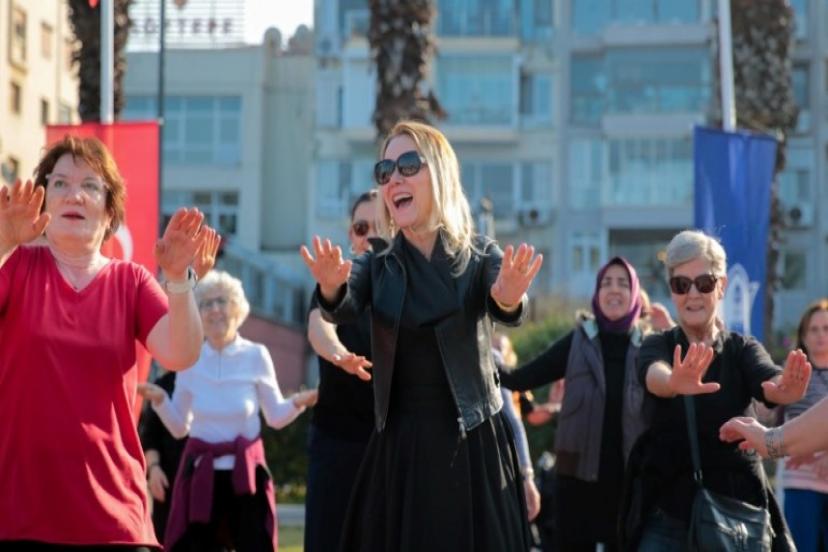 Konaklı kadınlar açık havada zumba ile stres attı