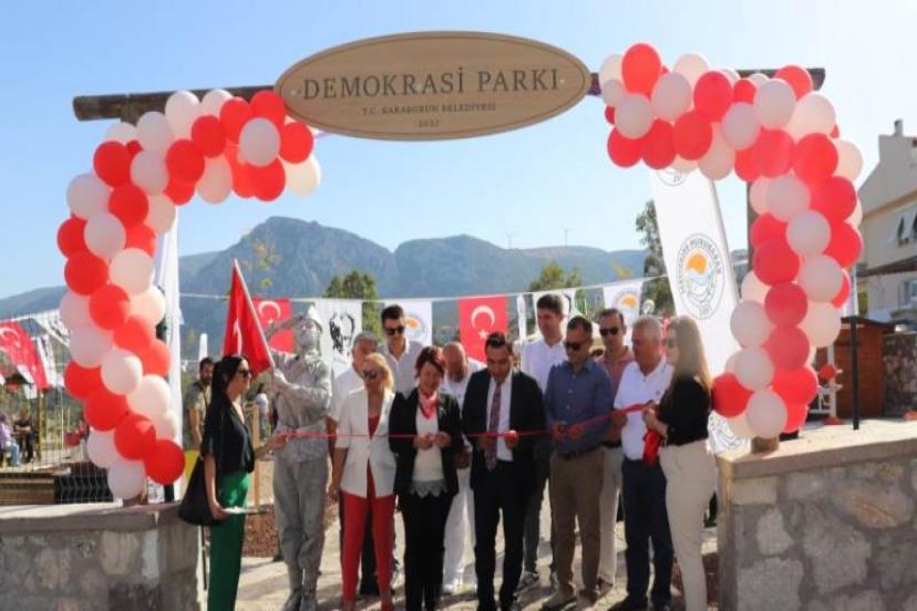 Kurtuluş coşkusu, 'Demokrasi' ile taçlandı