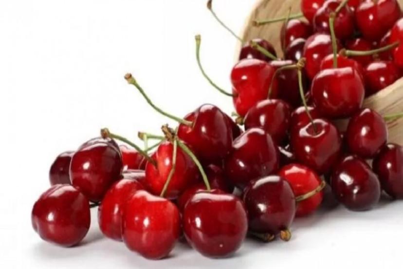 Manisa'da Sezonun İlk Kirazı 800 TL'den Satıldı