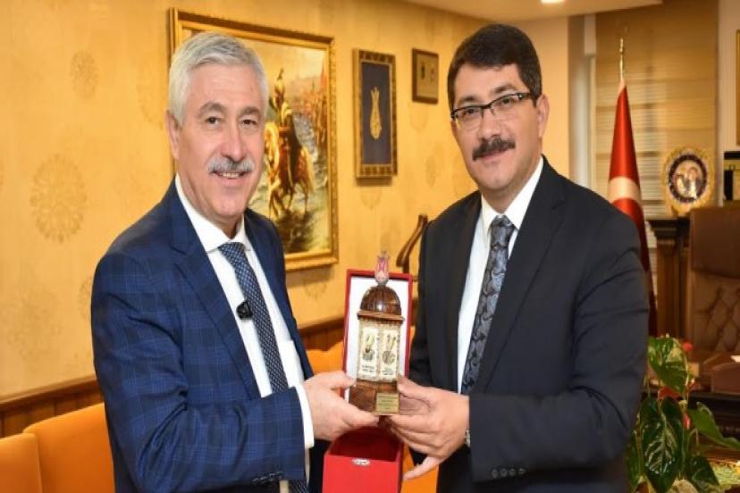 Manisalı Rektör’den Başkan Çelik’e ziyaret