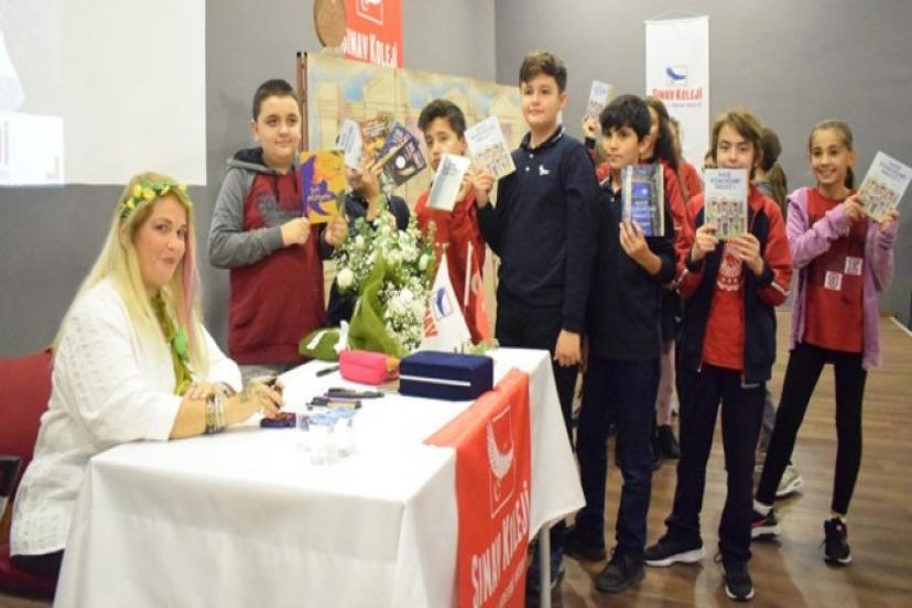 Mavisel Yener, İzmir Sınav Koleji’nde öğrenciler ile buluştu  “Yazar olmak için kitap okumalı”