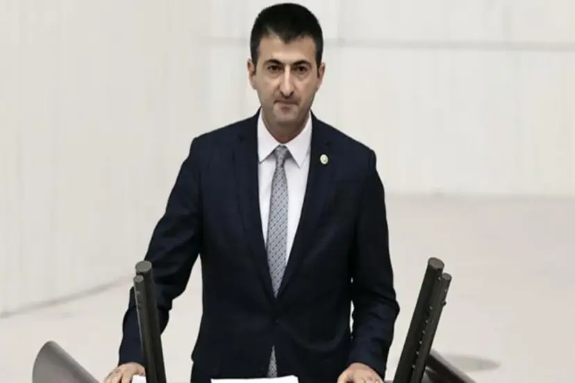 Mehmet Ali Çelebi, eski tweet'lerini silmesine açıklık getirdi: Cezaevindeyken hesabımı kullanan abimin paylaşımlarını sildik