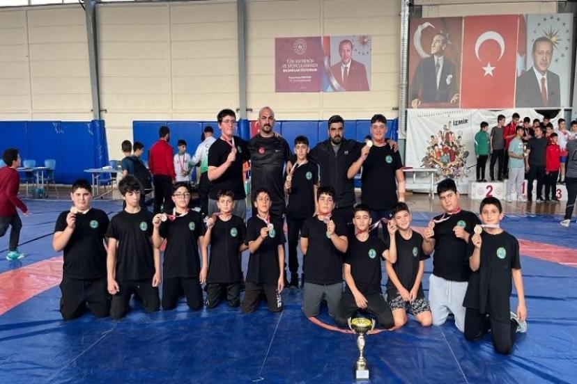 Menemen Belediyesi Güreş Takımı İl Şampiyonu Oldu