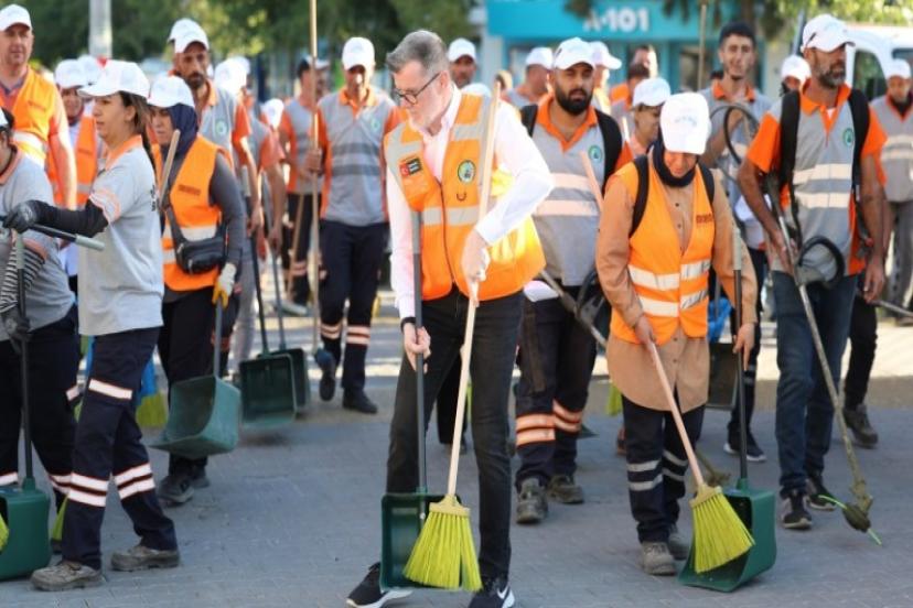 Menemen Belediyesi'nden Dünya Temizlik Günü Etkinliği
