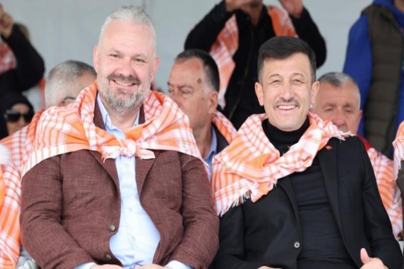 Menemen’de Folklorik Deve Gösterisi Binleri Buluşturdu