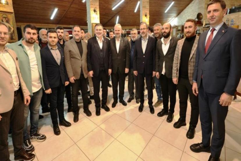 Menemen’de gönüller bu kez sahurda buluştu Menemen’de sahur buluşması