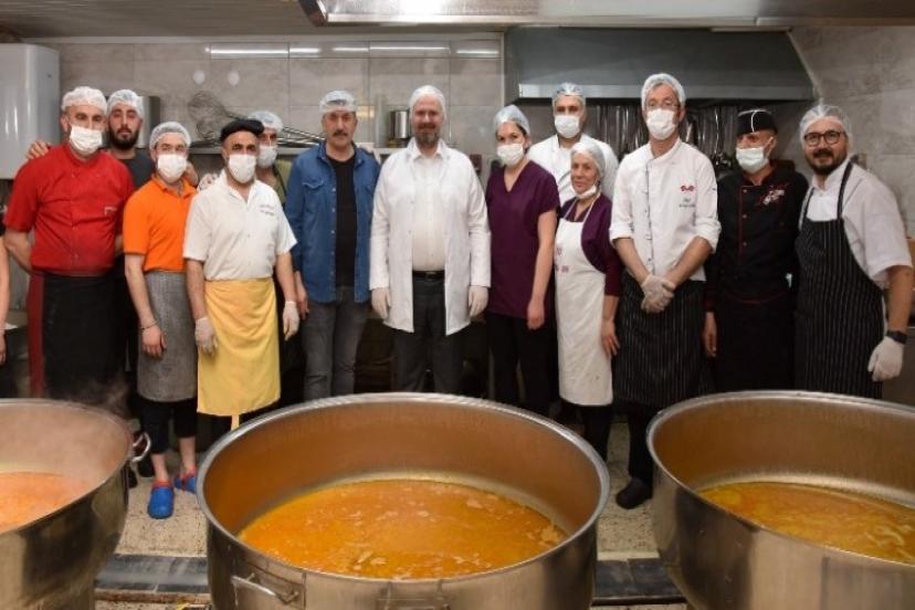 Menemen'de İftarlıklar Pehlivan'dan