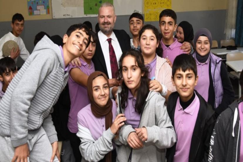 Menemen’de Üniversite Kazanana 5 Bin Lira Destek