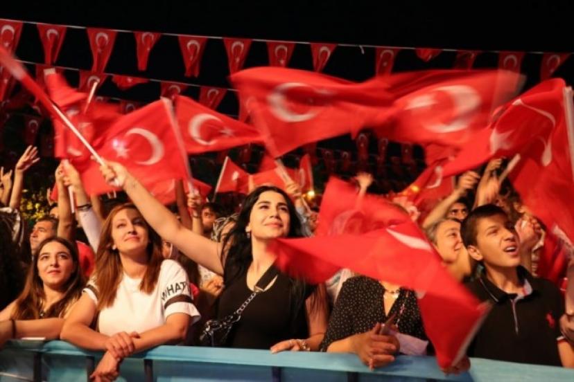 Milyonlar meydanlara indi! Türkiye tek yürek