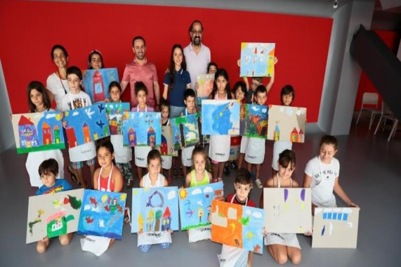 Minik ressamlar sertifikalarını aldı