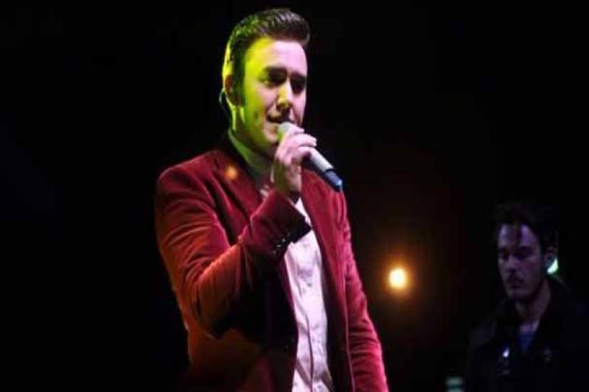 Mustafa Ceceli sahnede yuhalandı!