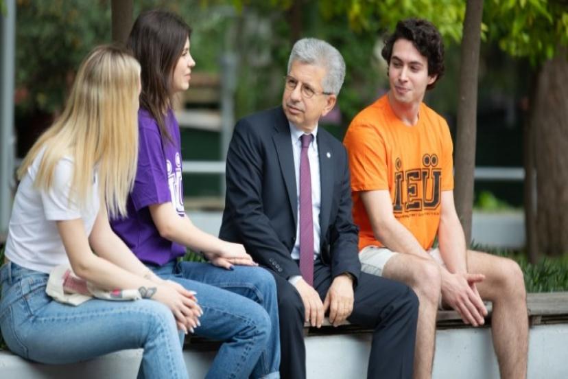 Öğrencilerden İzmir Ekonomi’ye tam not