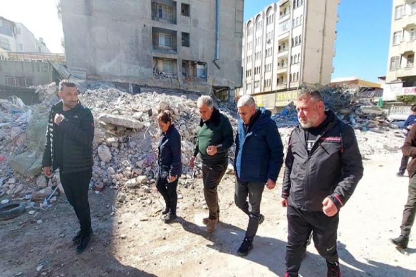 Onat’tan afet bölgesindeki gazetecilere ziyaret