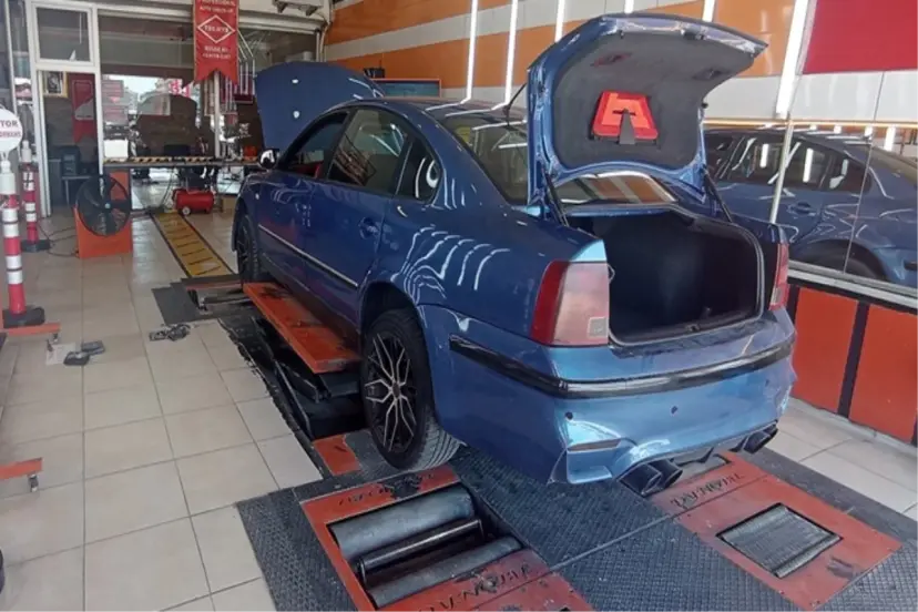 Otomobil almak isteyen kişi hayatının şokunu yaşadı! Üç aracı birleştirip bir otomobil yapmışlar