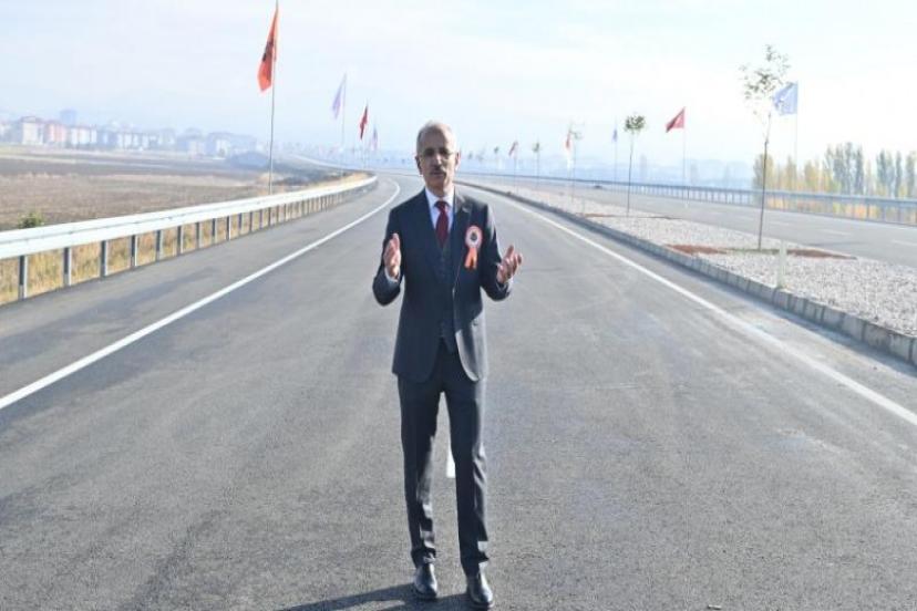 Otoyollarda Gişesiz, Bariyersiz Ulaşıma Geçiliyor