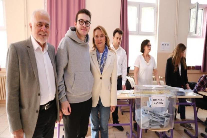 Oyunu Kullanan Nilüfer Çınarlı Mutlu'dan Seçmene Sandığa Gidin Çağrısı