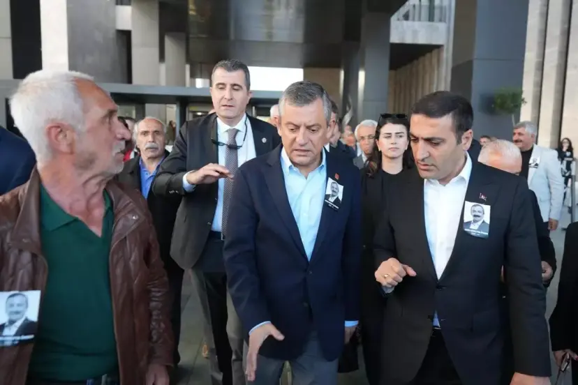 Özel, yumruklu saldırıyla ilgili bir ismi işaret etti: Organizasyonun içinde değilse de sorumlu