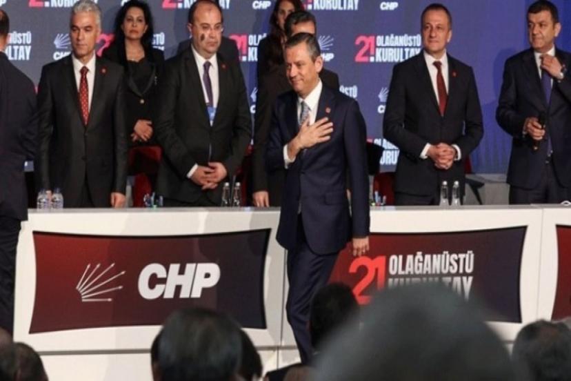 Özgür Özel, 1171 oyla yeniden genel başkan seçildi