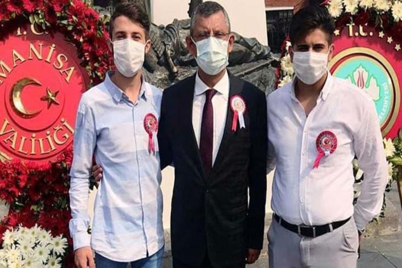 Özgür Özel, şehit Enes Budak ile fotoğrafını paylaştı: 2020'de yan yana geldiğimizi görünce bir kez daha kahroldum