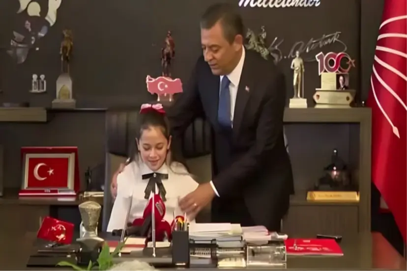 Özgür Özel'den koltuğunu devrettiği minik Dora'ya: Bu koltuğa iyice yerleşmezsen kaldırabilirler