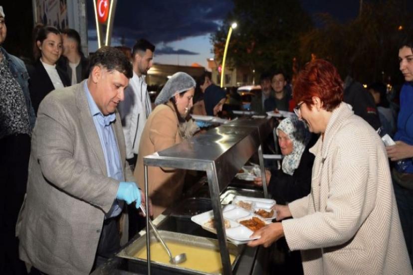 Özkan Düzenlediği İftar Programında Birlik ve Beraberlik Mesajı Verdi