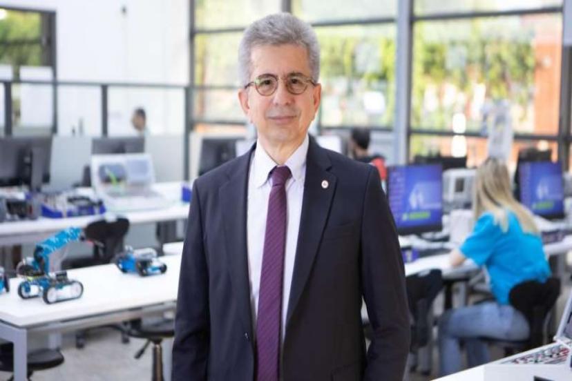 Prag’dan İzmir Ekonomi’ye önemli konuk