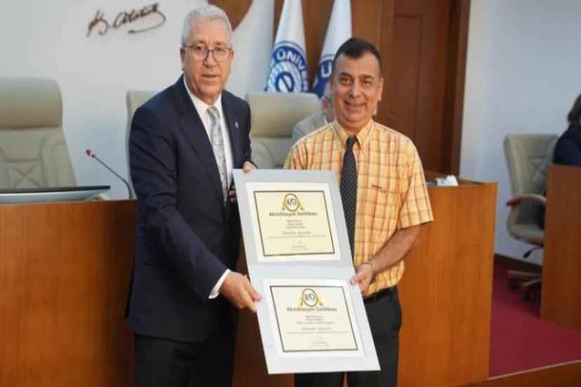 Rektör Prof. Dr. Budak, İletişim Fakültesinin akreditasyon sevincine ortak oldu