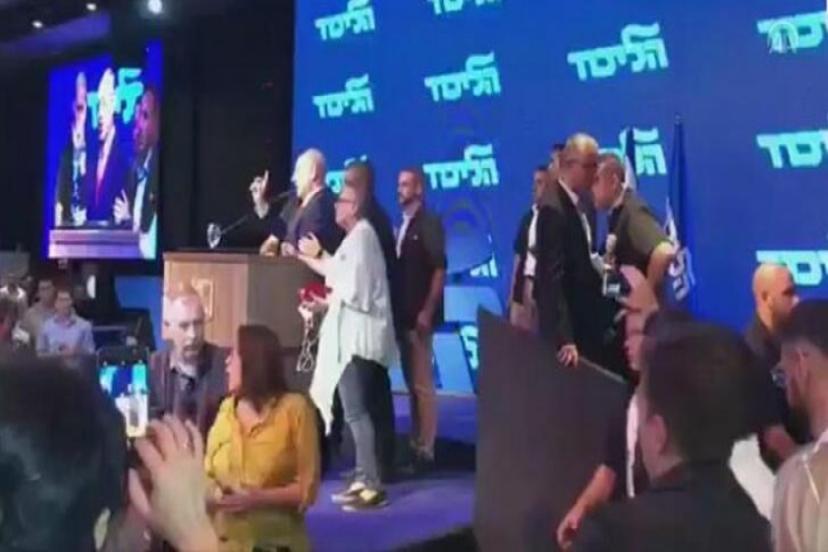 Roket Korkusu: Netenyahu'yu Salondan Böyle Kaçırdılar