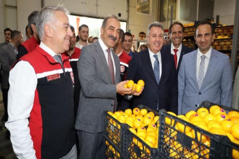 Satsuma mandalina yüklü TIR’lar ihracata yolcu edildi