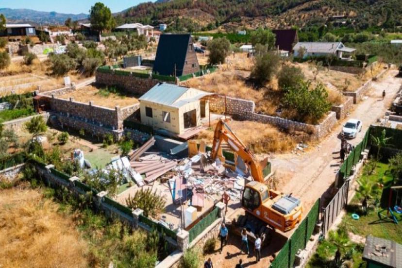 Seferihisar Belediyesi Tarım Arazilerinde İzinsiz Yapılaşmaya Karşı Harekete Geçti