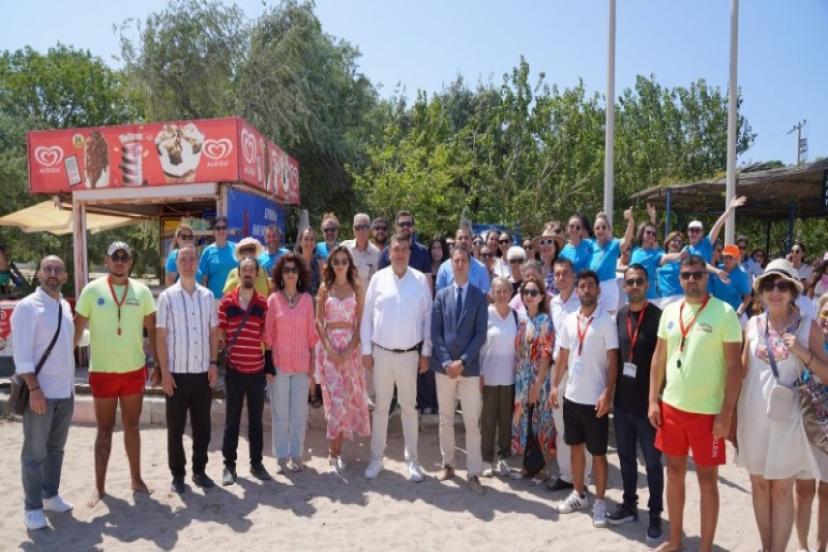 Seferihisar'ın 'Mavi Bayraklı' plajında çevre şenliği