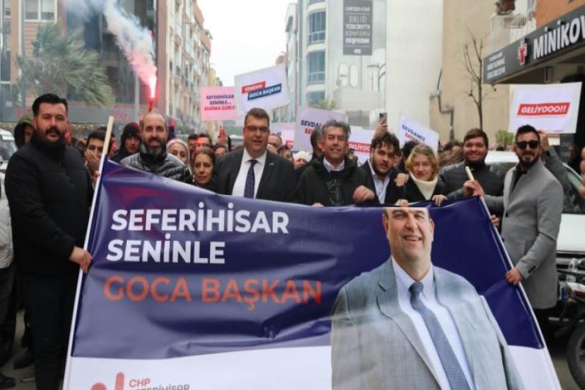Seferihisarlılar 'Goca Başkanı' coşkuyla karşıladı