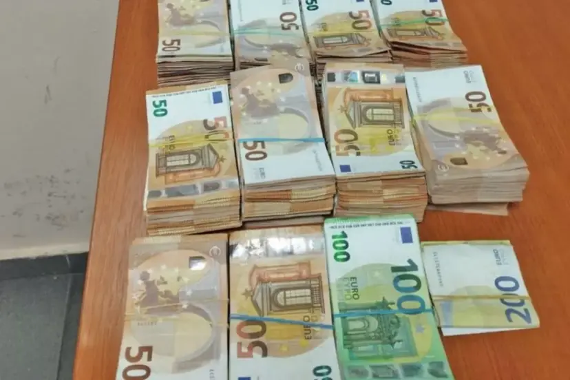 Sınırda 102 bin euro ile yakalandı, tüm para komşu ülkeye kaldı