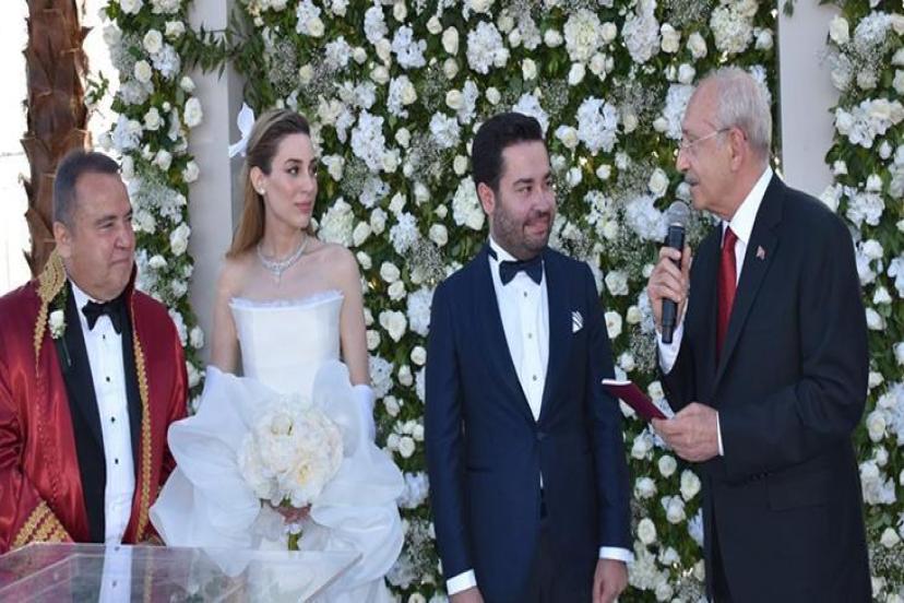 Son dakika: Antalya’da Muhittin Böcek’e operasyonu başlatan ödeme! Eski gelini gözaltında, oğlu aranıyor