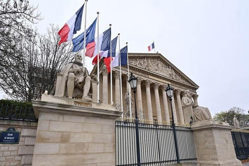 SON DAKİKA HABERİ: Fransa'da hükümet düştü