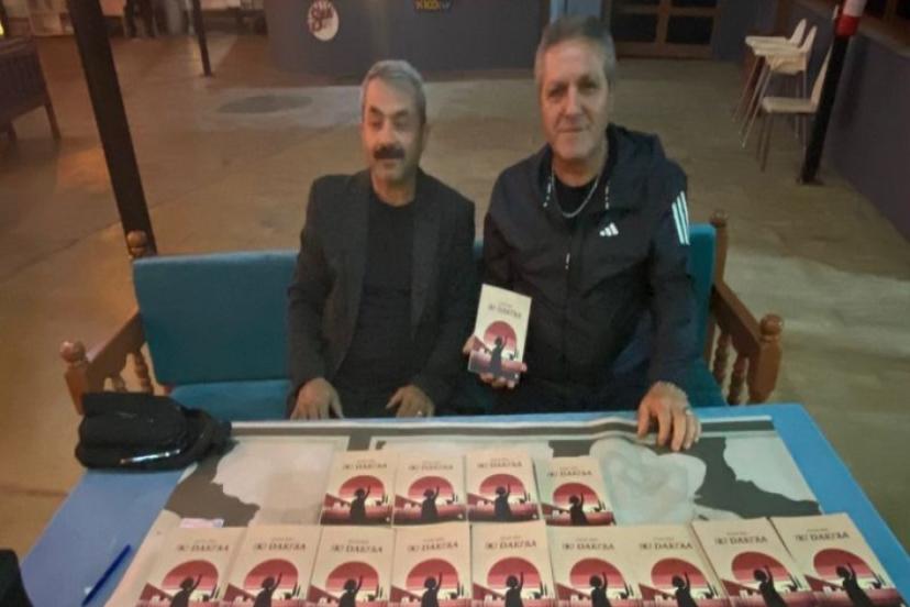 Söz Yazarı ve Besteci Ercan Kan; 'İki Dakika' Şiir Kitabının Tanıtımında Sanatçı Dostlarıyla Buluştu