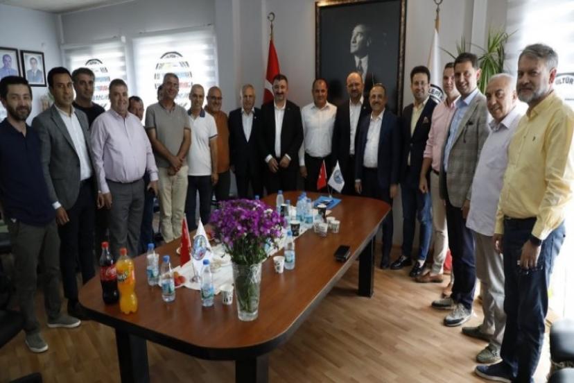 Sürekli: İzmir göçün ve göçmenlerin şehridir