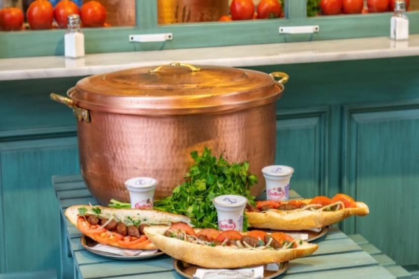 Tarihi Tencere Köftecisi İzmir Şubesinde Lezzet Yolculuğu Başladı!