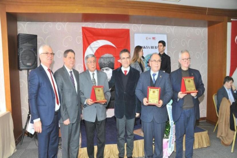 Trakyalıların 25. yıl gururunu plaketlerle taçlandırdı