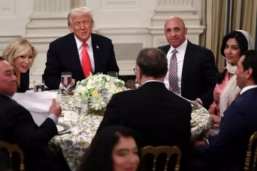 Trump, Beyaz Saray'da 2. başkanlık döneminin ilk iftarını verdi