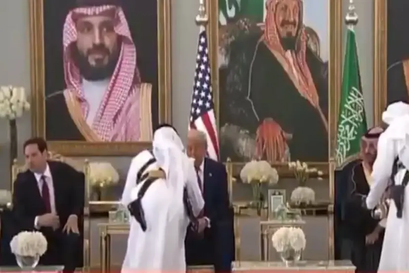 Trump'ın Orta Doğu acemiliği! İkram karşısında ne yapacağını bilemedi