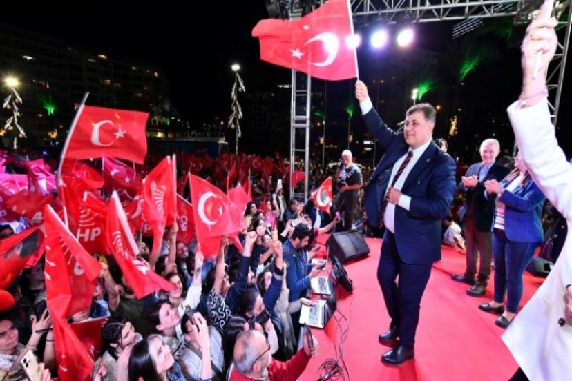 Tugay finali Cumhuriyet Meydanı'nda Yaptı: 'Hepimiz Kazandık'