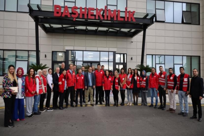 Türk Kızılay'ından Bayraklı Şehir Hastanesine Ziyaret