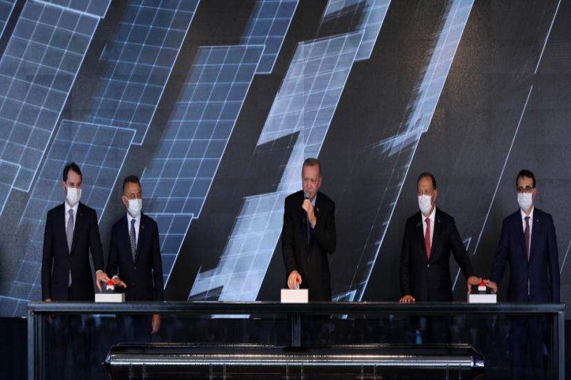 Türkiye'nin ilk entegre güneş paneli üretim fabrikası açıldı